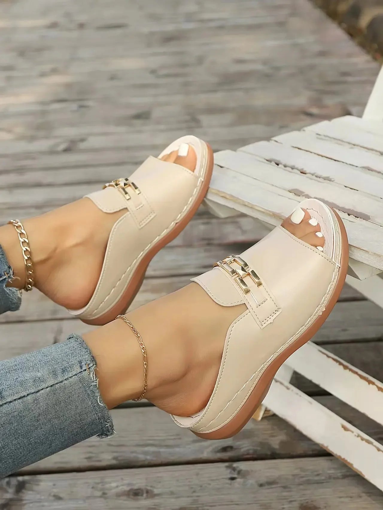 Women’s Wedge Sandals with Chain Decoration – Stylish Comfort for Every Day