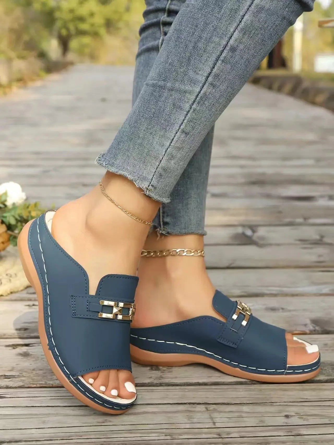 Women’s Wedge Sandals with Chain Decoration – Stylish Comfort for Every Day