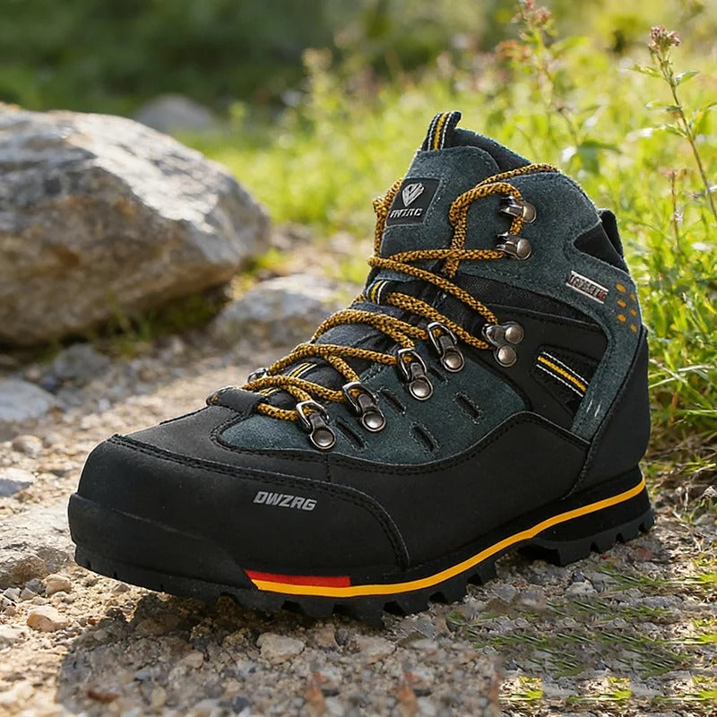 Scarponi da trekking impermeabili per escursioni in montagna